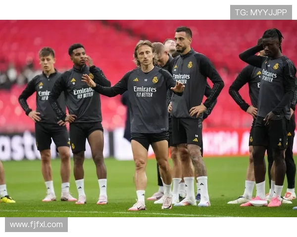 足球明星最爱光顾的夜店揭秘 热点场所为何成球员聚集地 足球明星最爱光顾的夜店揭秘 热点场所为何成球员聚集地